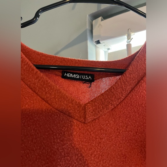 Women’s orange sweater. Size Large - Picture 3 of 4